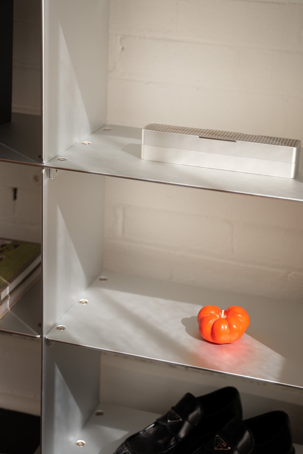 Modular bookshelf 01